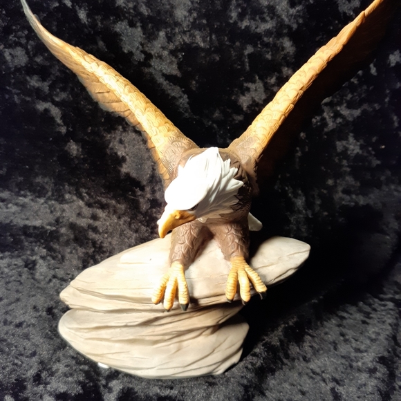 Vintage Bald Eagle Figurine - Picture 2 of 4